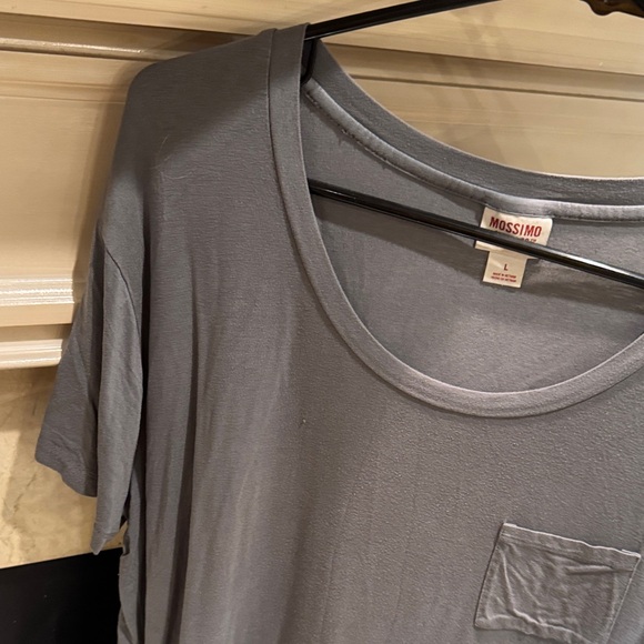 Mossimo Supply Co. Charcoal Short Sleeve Tee. Size L. Listing 9106 - Picture 2 of 9